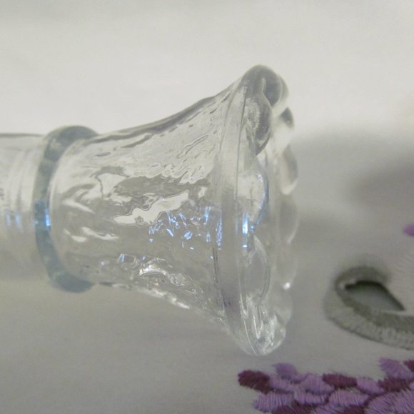 Vintage Libbey Of Canada Clear Glass Embossed Leaf Bud Vase 9" - Picture 8 of 15